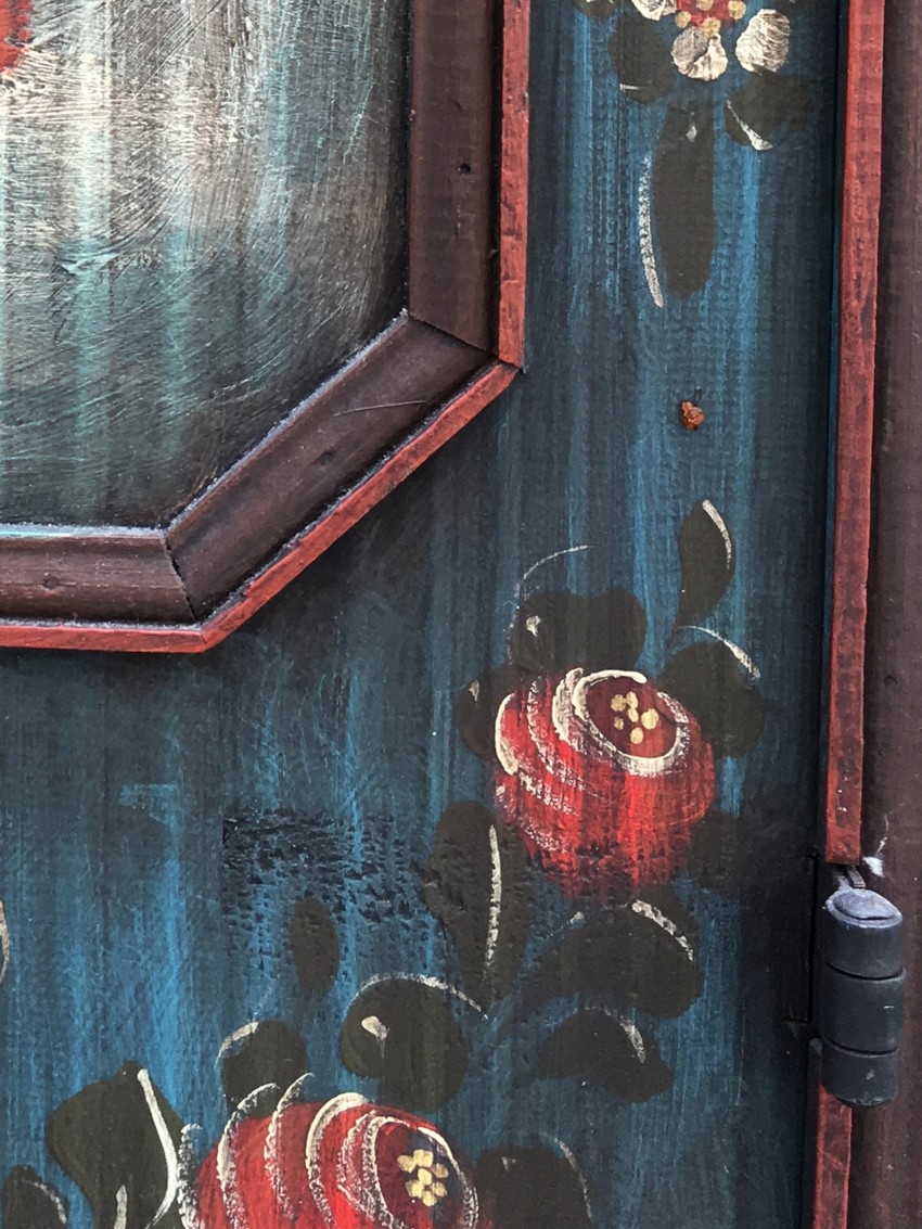 Bauernschrank antik Rosen blau Massivholz