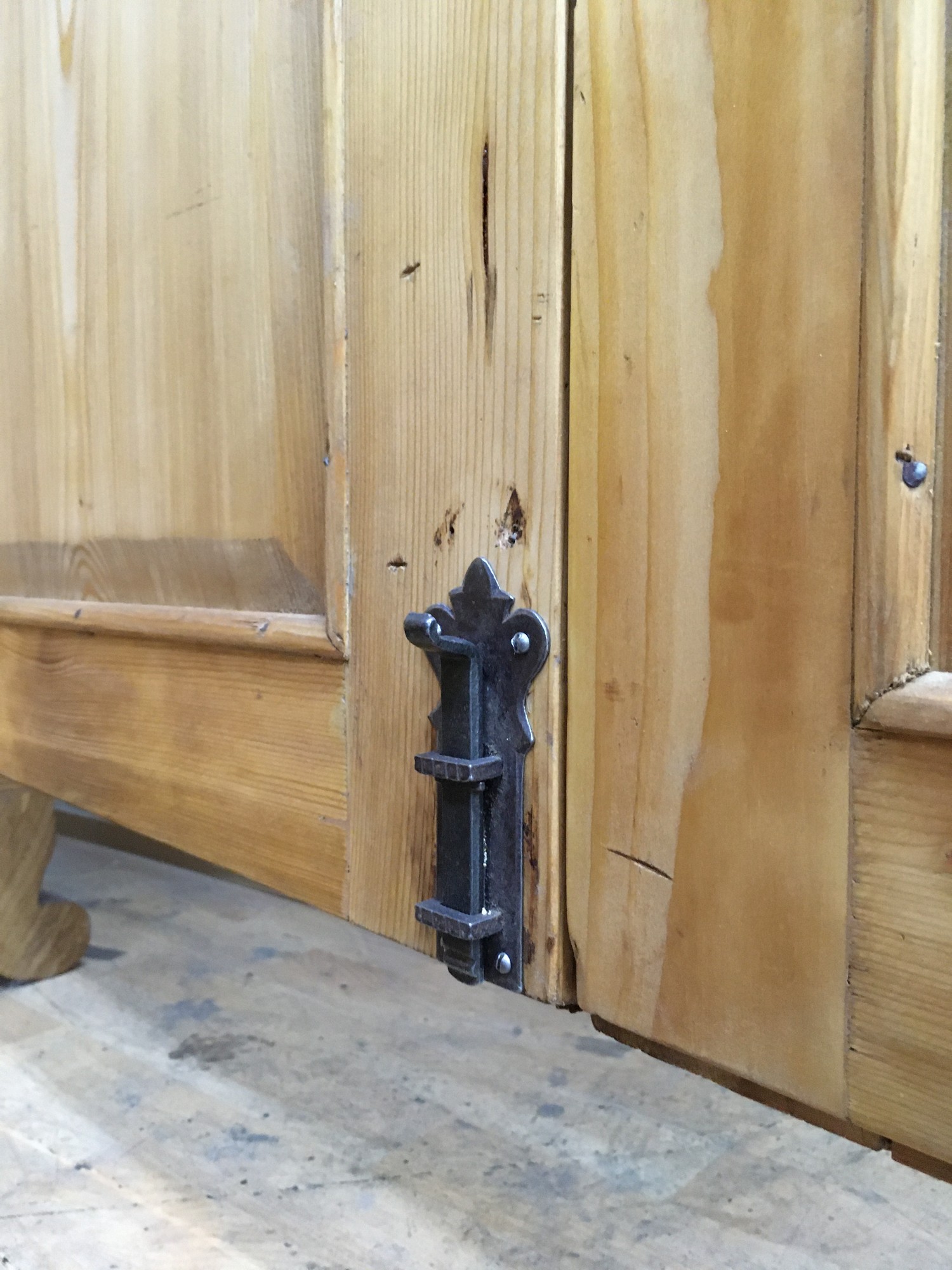 Schrank Steckschrank Klapptüren Kleiderschrank antik restauriert Sakristeischrank