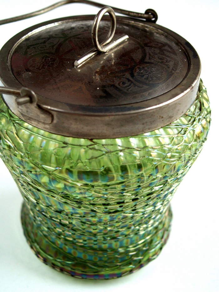 Grünes Glas irisierend Dose Silber