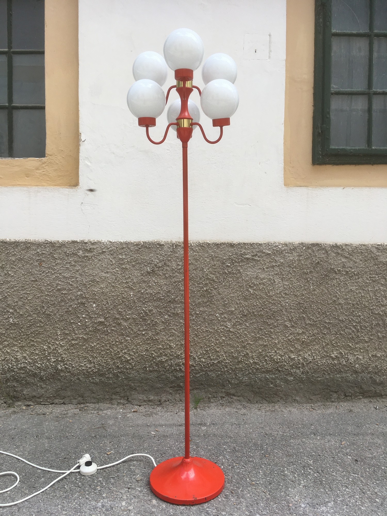 Retro Stehlampe rot orange 70er-Jahre 60er-Jahre Midcenture Glaskugeln Metall Kronleuchter Design