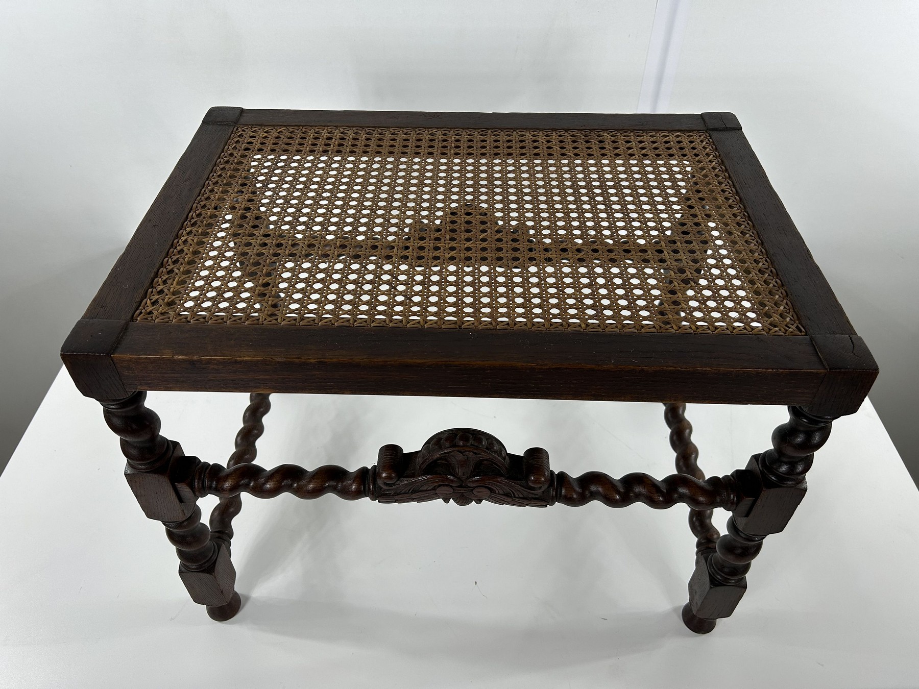 Antiker Beistelltisch mit Wiener Geflecht Vintage Coffeetable
