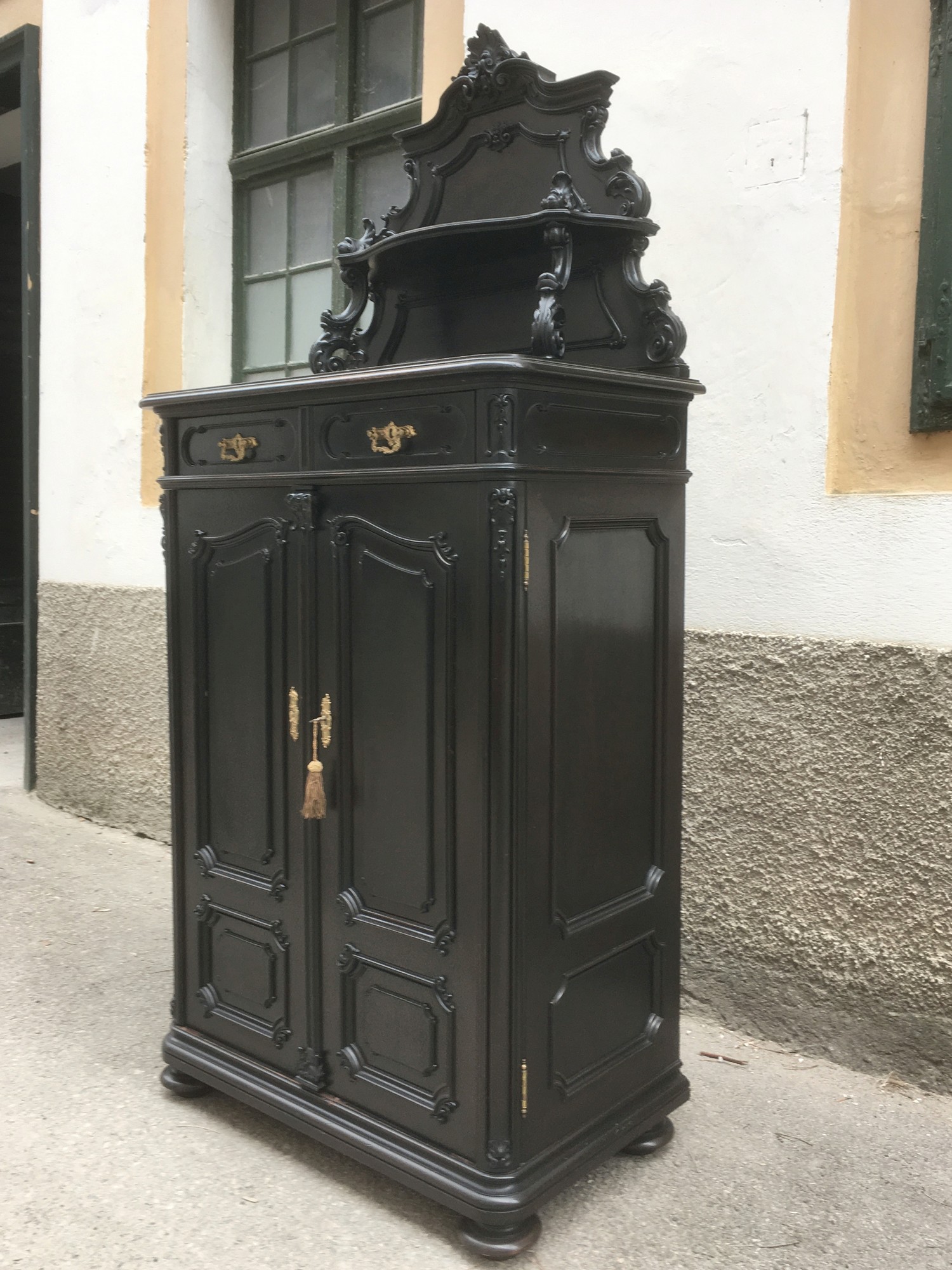 Vertiko antik schwarz Schrank Antiquität Möbel 1980 Planschrank Küchenschrank