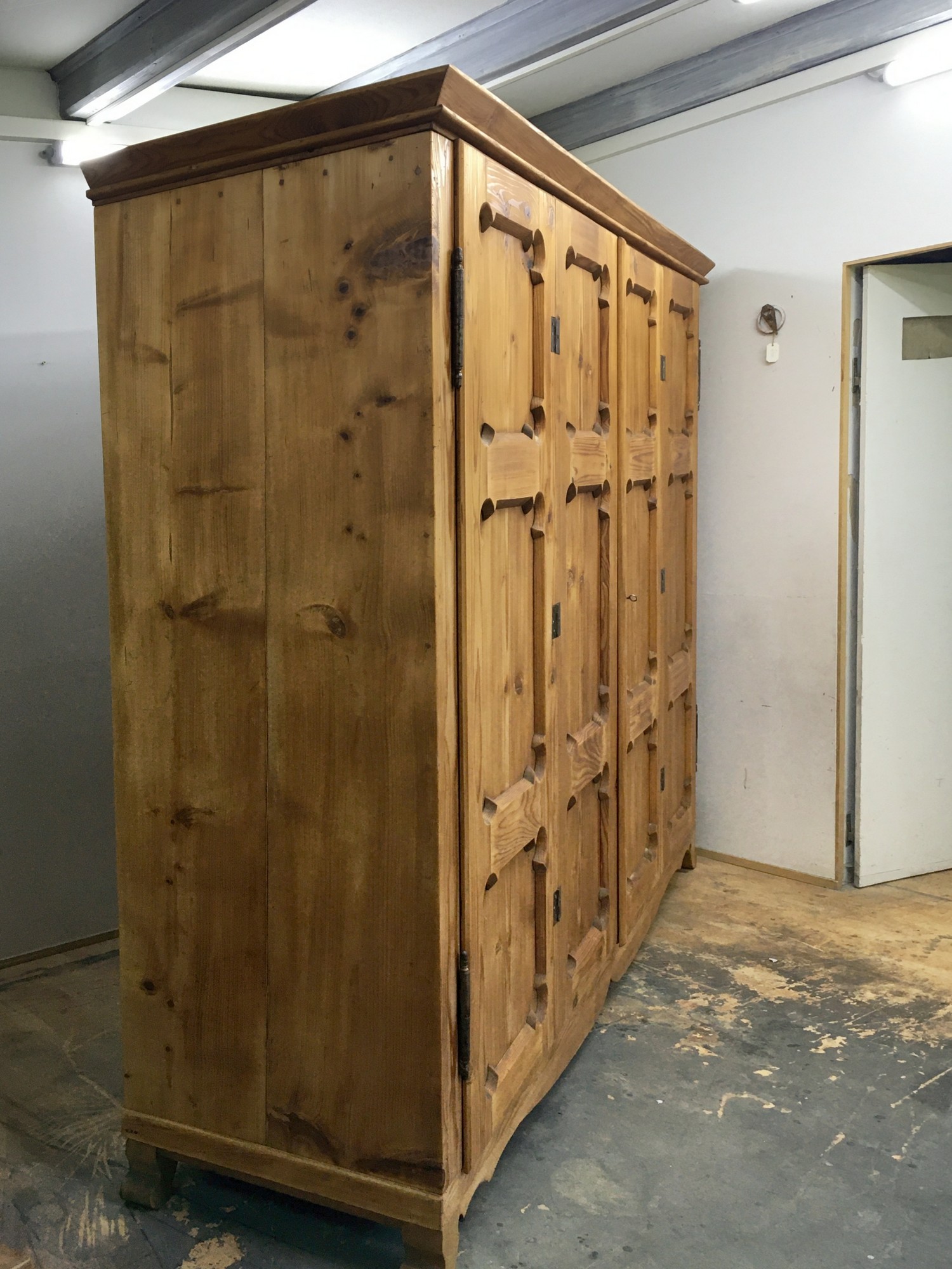 Schrank Steckschrank Klapptüren Kleiderschrank antik restauriert Sakristeischrank