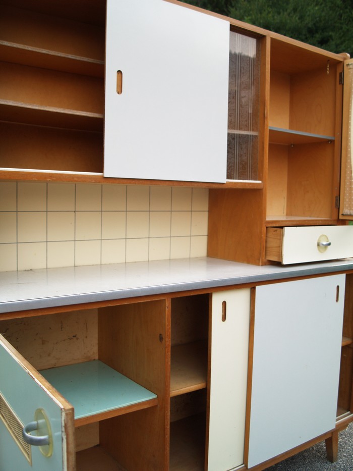 Vintage Küchenschrank Midcentury 50er 60er-Jahre Pastell Kredenz Midcentury Möbel Original Filmrequisite 60er-Jahre 50er-Jahre Leihmöbel