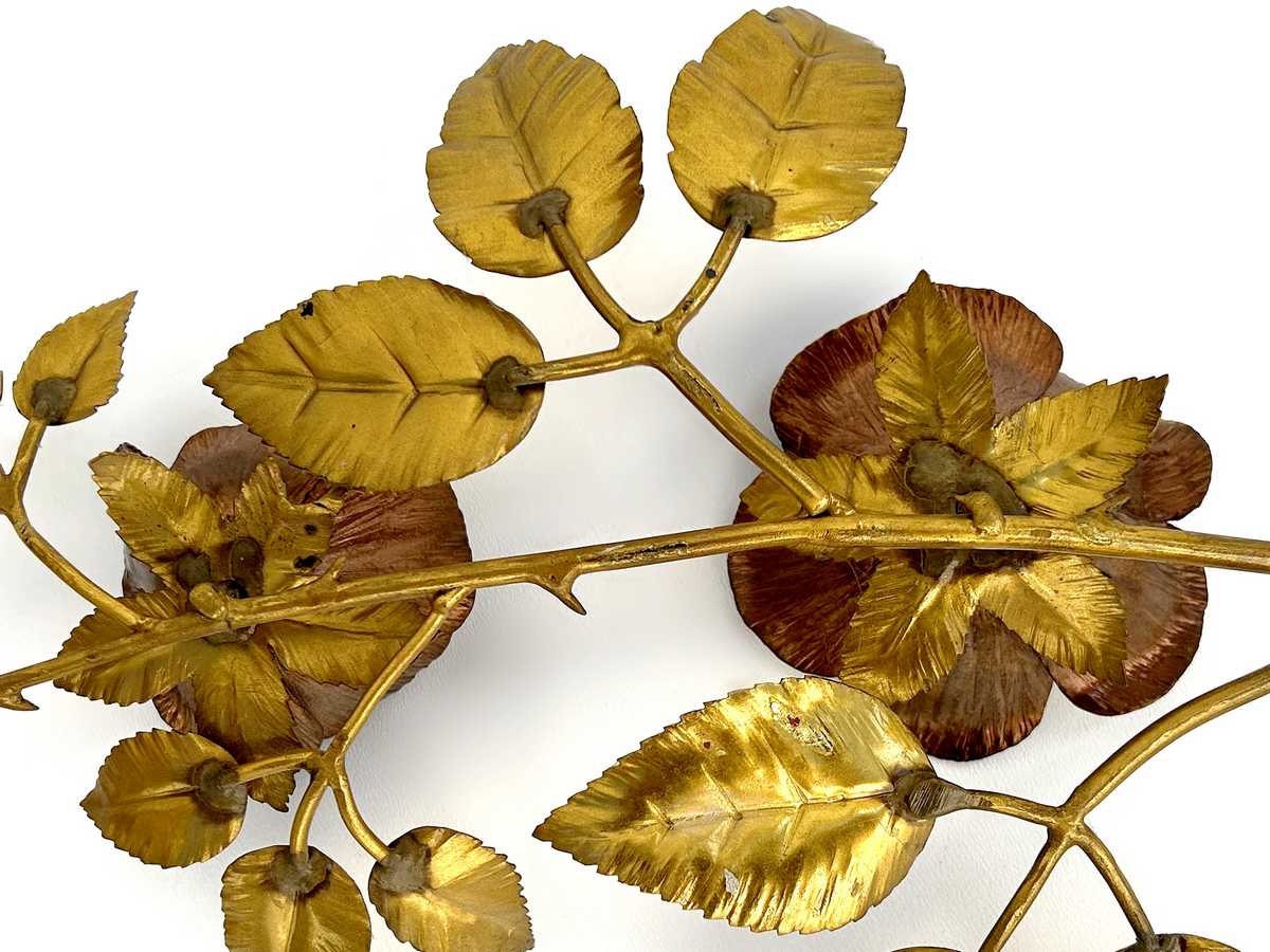 Vintage Rosenzweig Metall Blüte Nahaufnahme