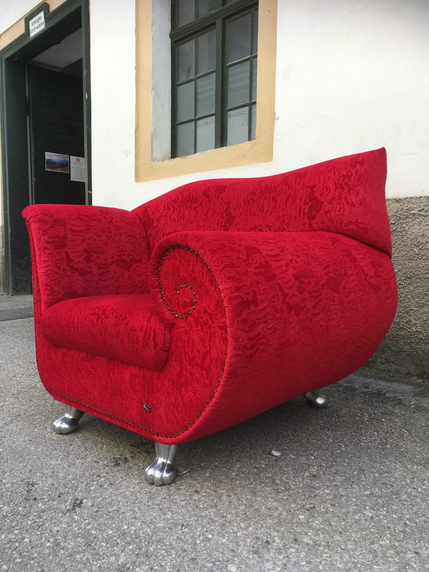 BRETZ Gaudi Stuhl rot Sofasessel Sessel Armlehnstuhl silber Löwentatzen Struktursamtstoff
