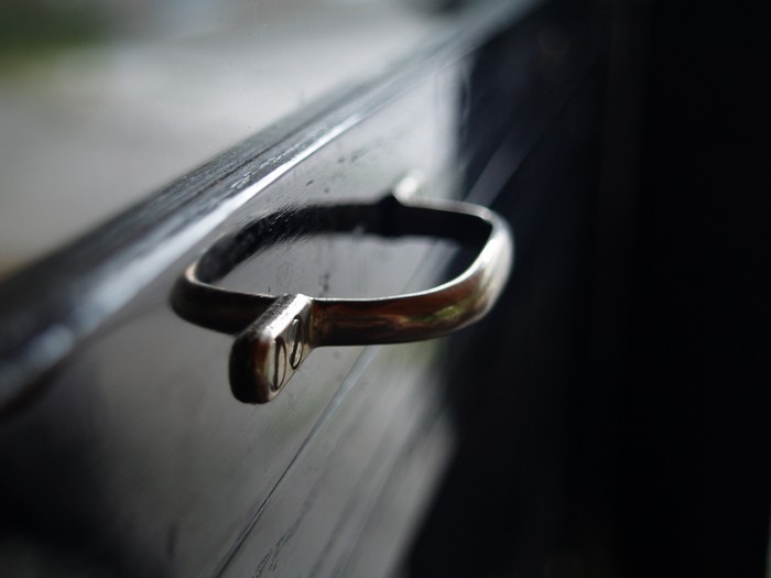 Bücherschrank Jugendstil schwarz