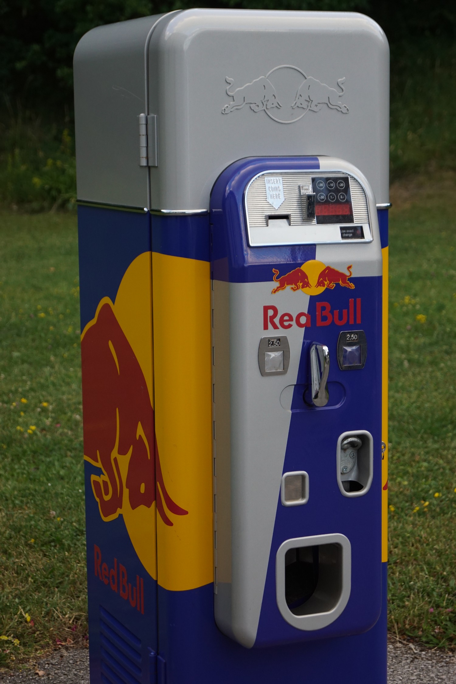 Wurlitzer Getränkeautomat Vending Retro Design Redbull Refrigerator Wurlitzer Getränkeautomat Vending Retro-Design Redbull Münzzähler Coins Kühlschrank