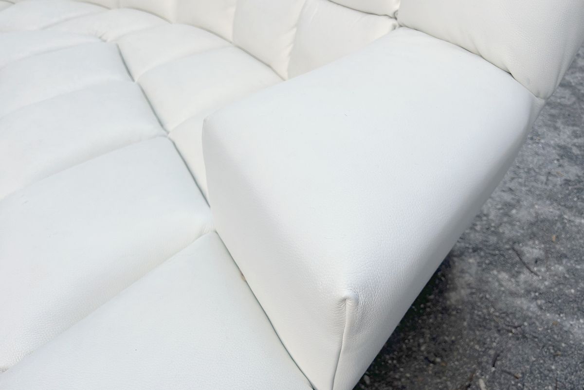 Bretz Cloud 7 Sofa achtsam gebrauchter Zustand Ledersofa Pearlweiß Requisite TV