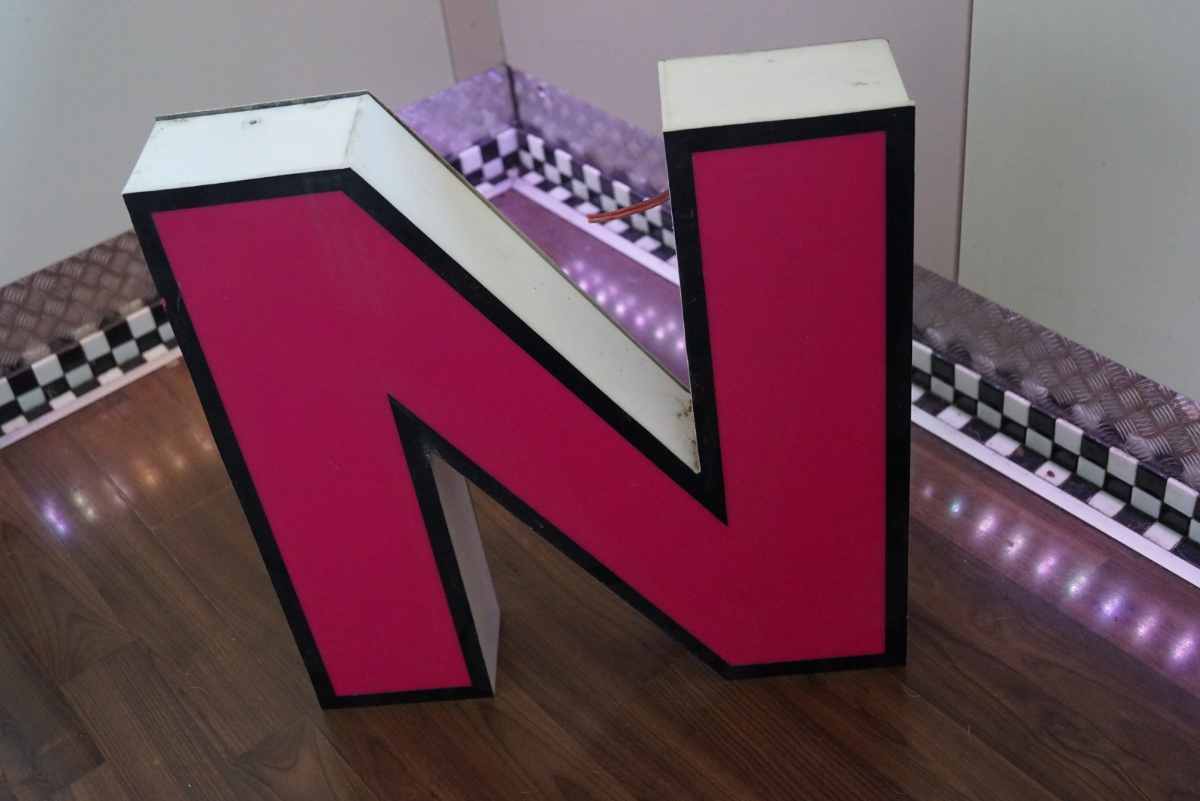 Wandlampe Vintage Leuchtbuchstabe Tischlampe Design groß Leuchtreklame Mancave Autowerkstatt