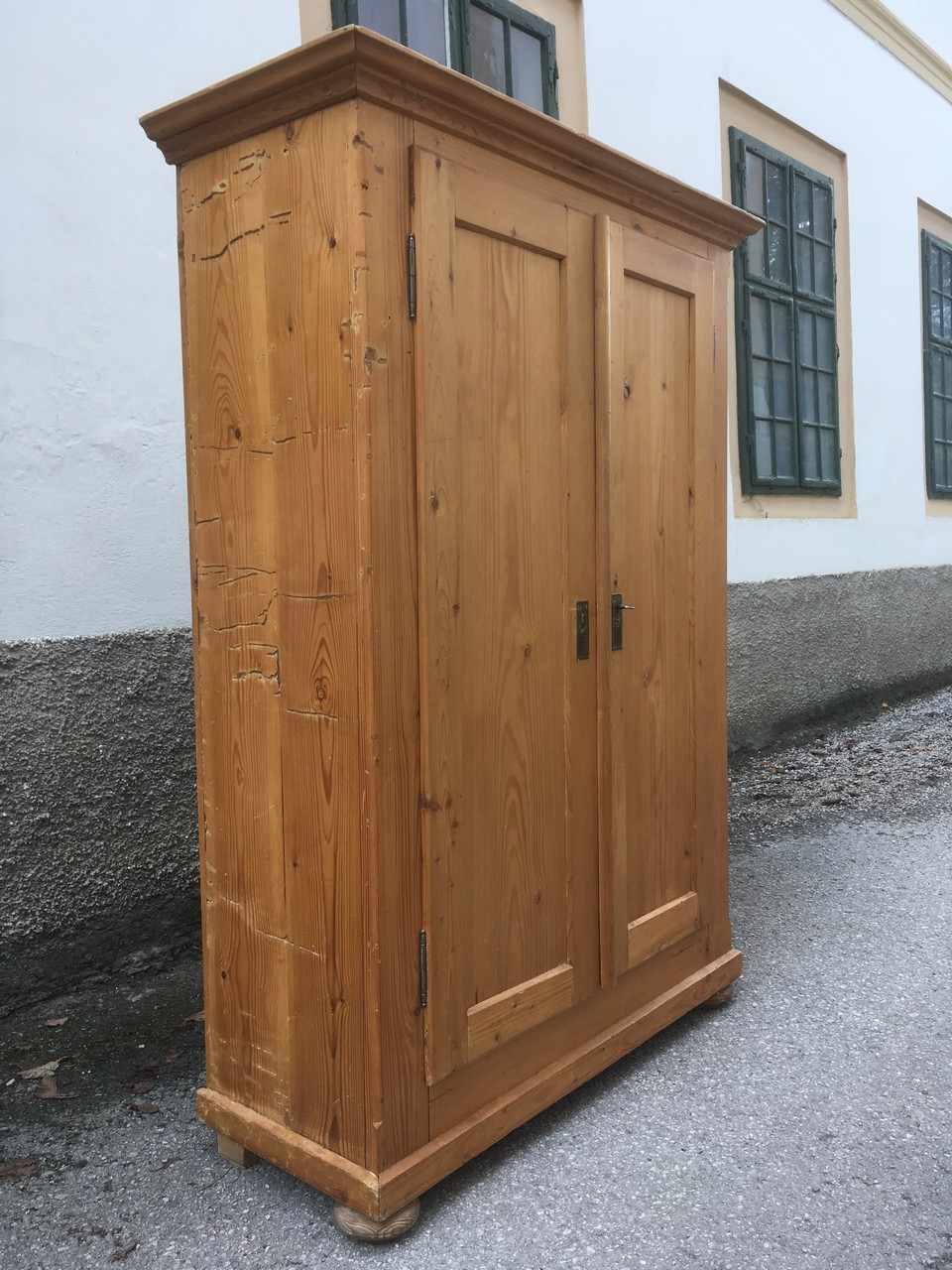 Kleiderschrank Holz antik