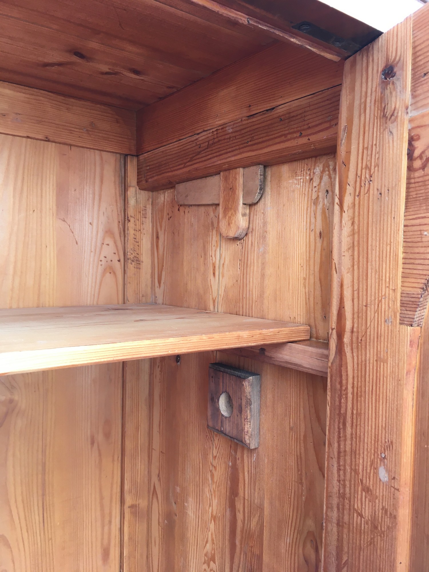 Biedermeier Schrank Keilschrank Hallenschrank zerlegbar Nussholz Original