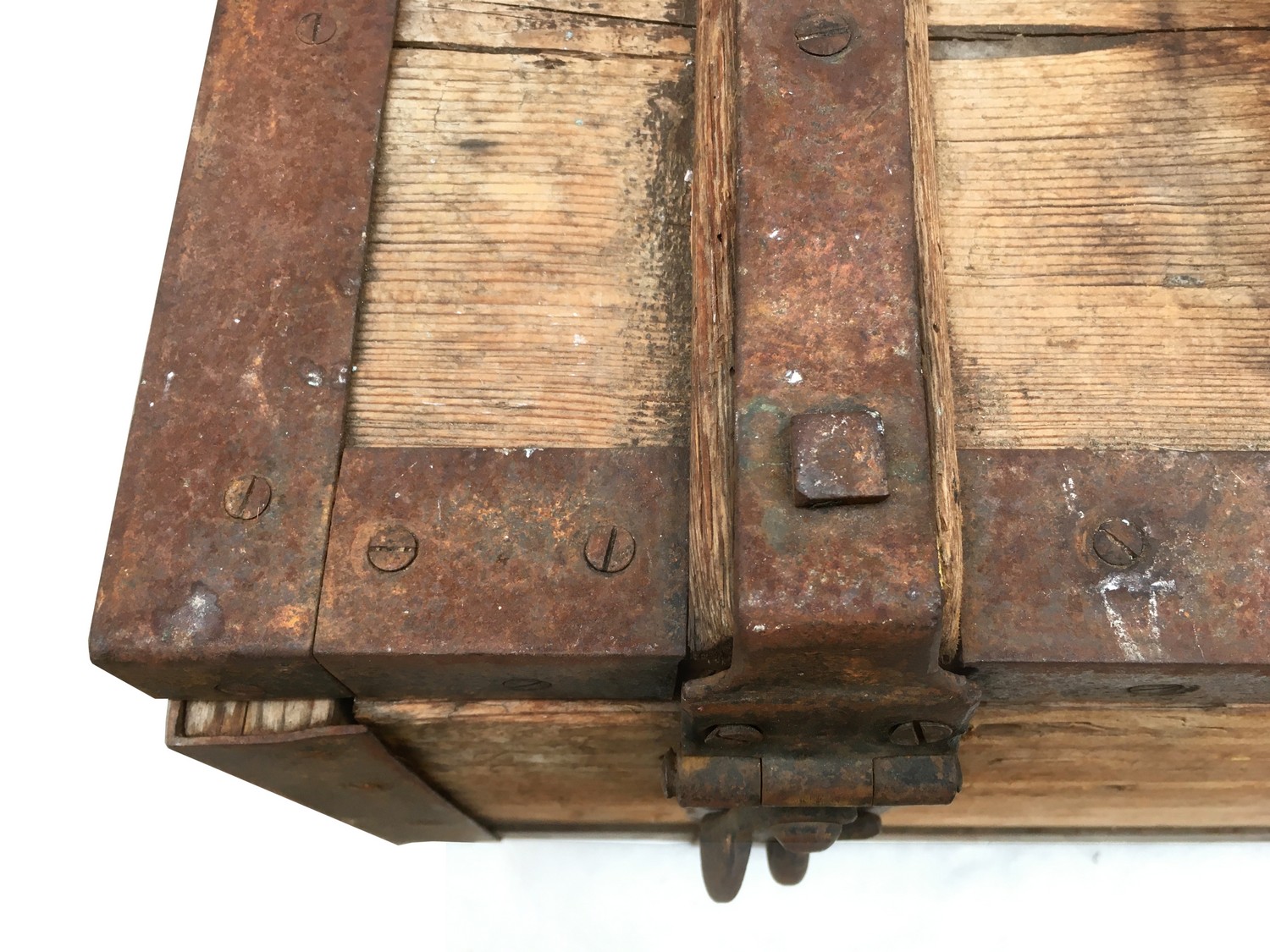 Truhe klein antik Weichholz Eisenbeschläge Schatztruhe Transportkiste schwer