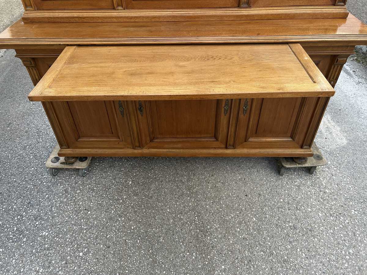 aufsatzvitrine Historismus