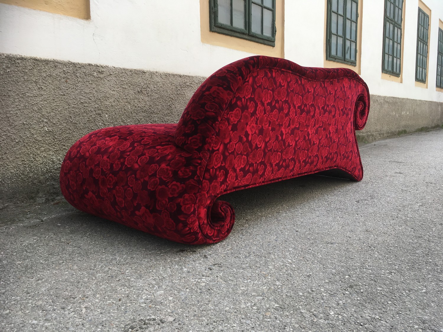 Designklassiker Recamiere Bretz Sofa rot Rosen