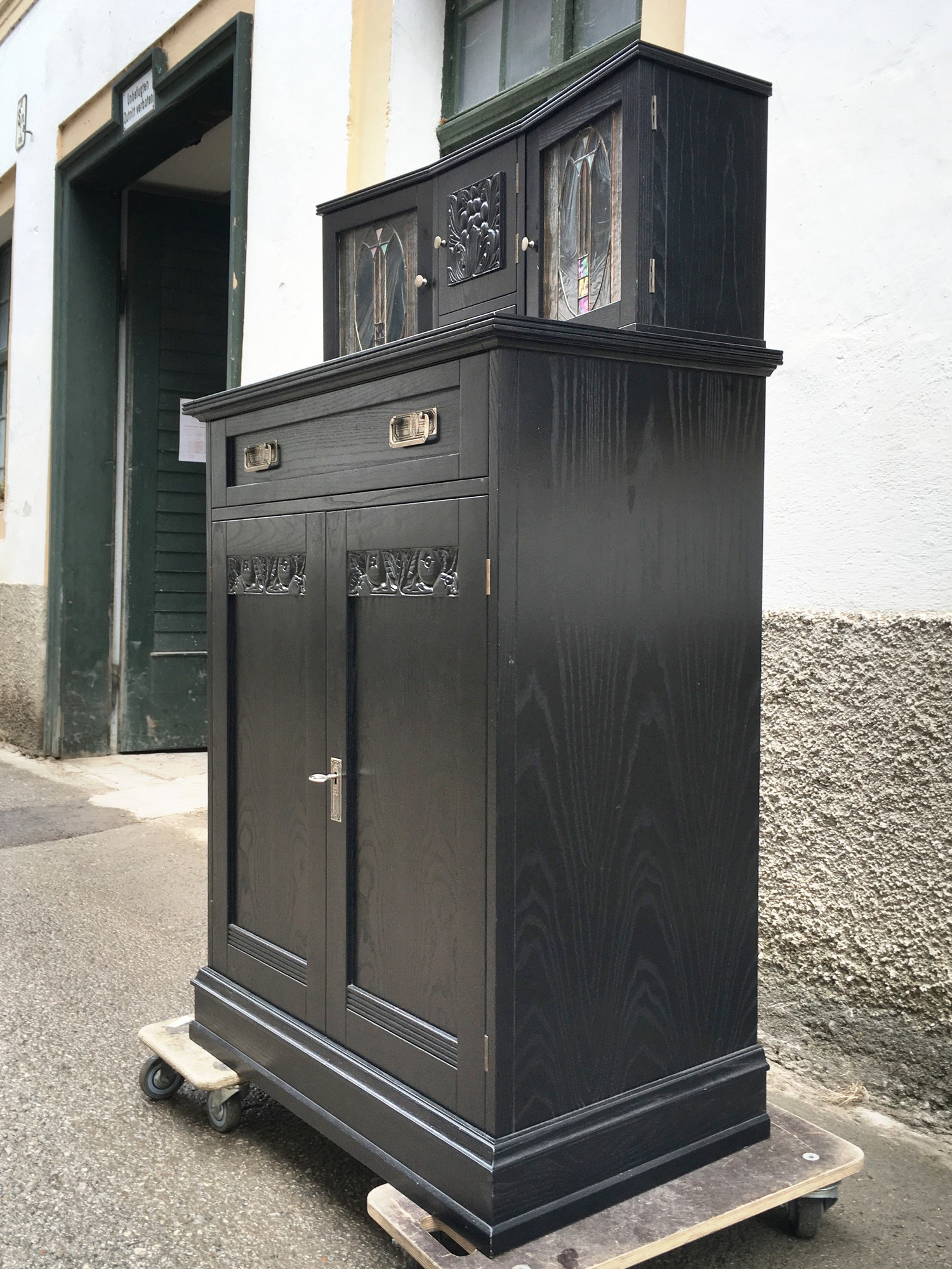 Jugendstil Vertiko Barschrank Stilmöbel schwarz Bleiverglasung SELVA Italy Kommode