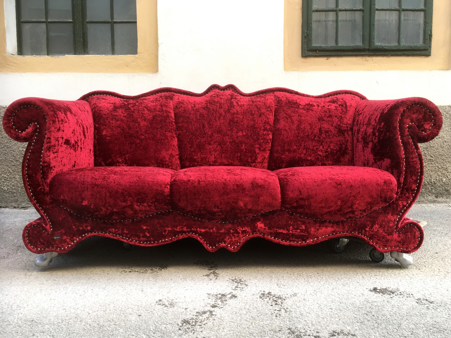 Bretz Sofa rot Emily Designmöbel Samtstoff Sale Barock