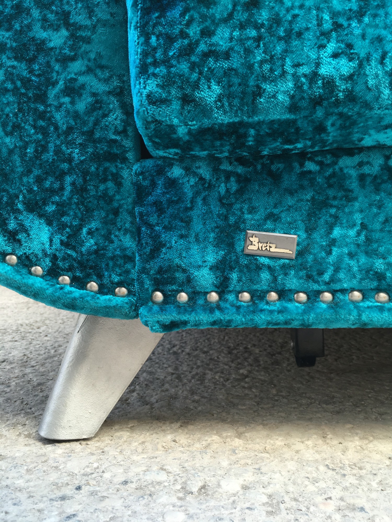 Bretz Sofa Gaudi ausziehbares Bettsofa Schlafsofa Schimmersamt türkis blau silber Designermöbel