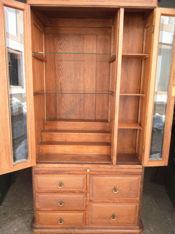 antiker Schrank