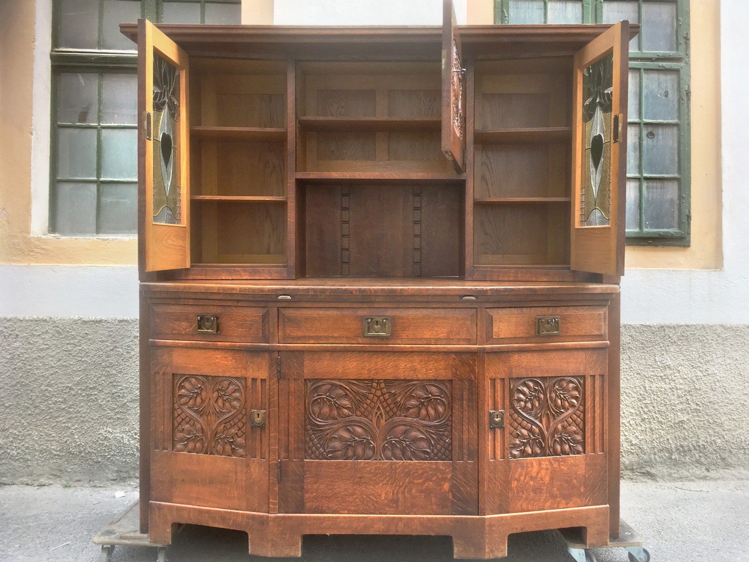 Kredenz August Ungethüm Jugendstil antik Kolo Moser Blätter Herzen Buffetschrank Schrank Buffet