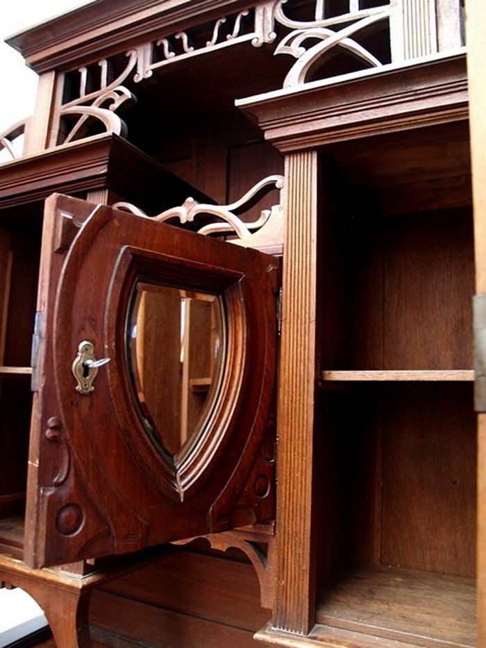 Antiker Schrank geschnitzt Buffet Peitschenschlag JUGENDSTIL