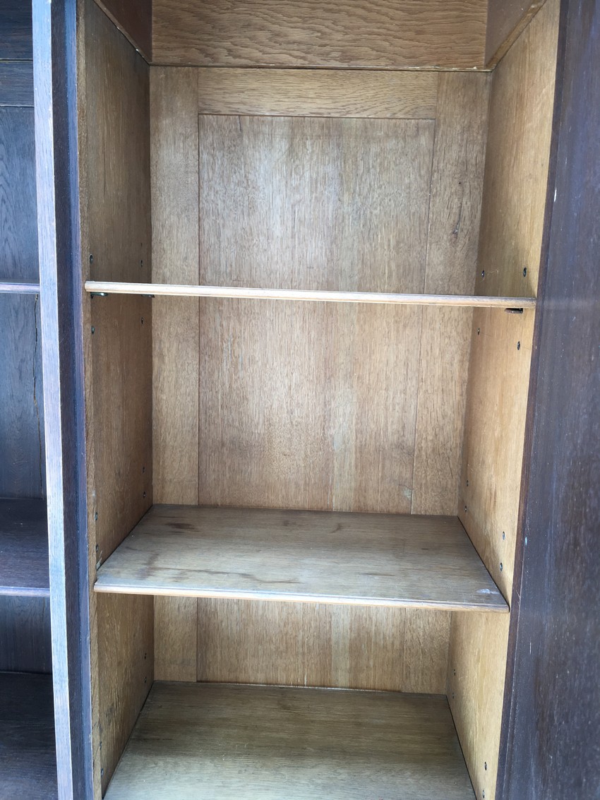 Schrank Geschirrschrank facettierte Kristallgläser antik