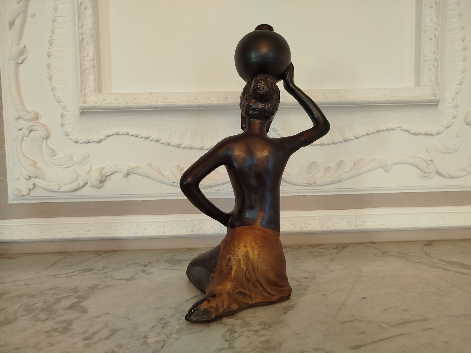 Vintage Keramik Skulptur Afrikanerin mit Wasserkrug original um 1960