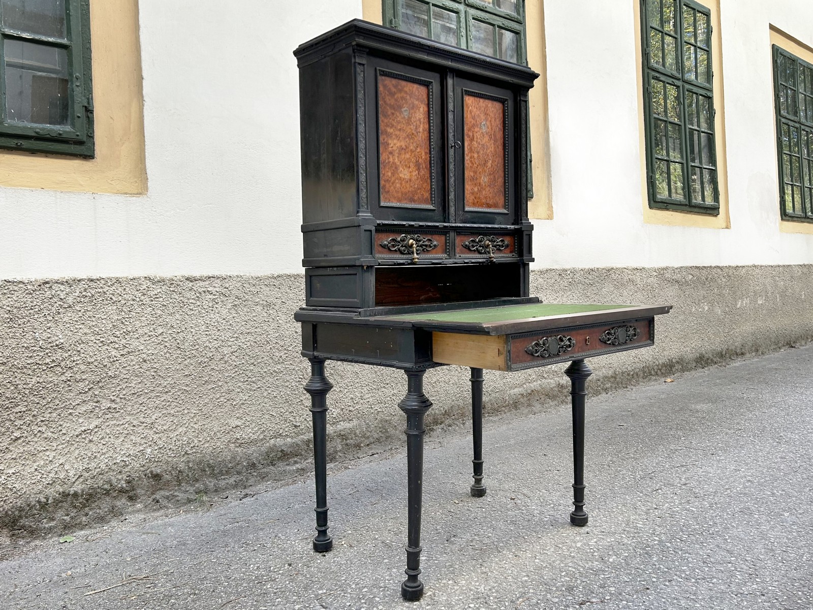 antiker Schreibtischsekretär Möbel Antiquität 1740 Schrank Möbel requisite Film Leihmöbel Schreibschrank
