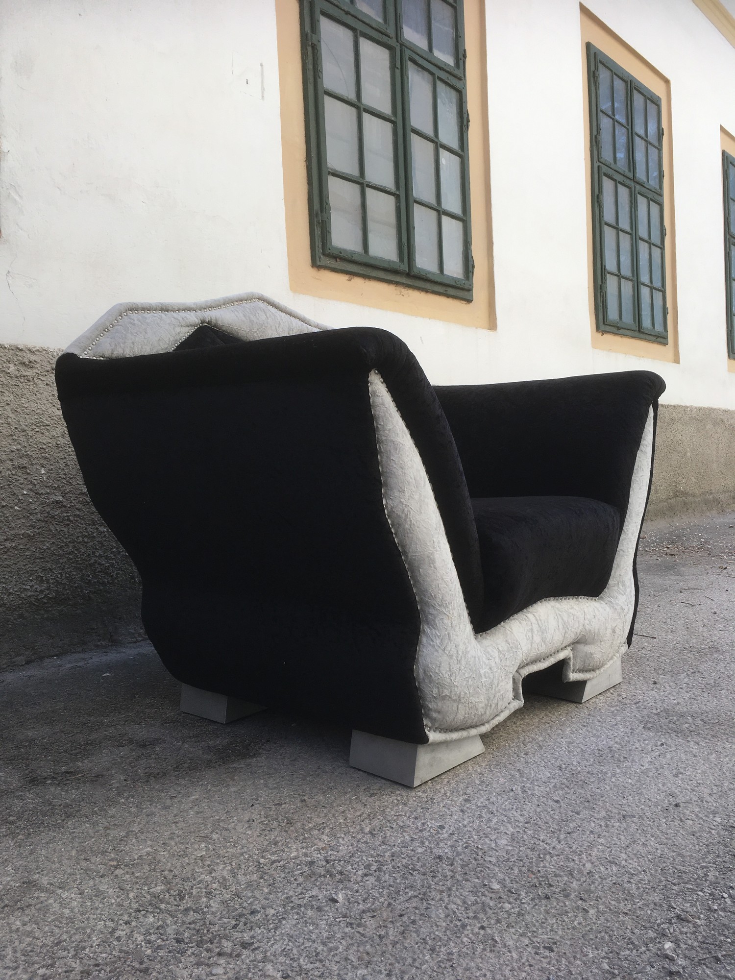 Bretz Stuhl T-Rex silber noir Designmöbel Designklassiker Armlehnstuhl schwarz