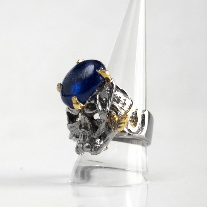 Ring Totenkopf Saphir 925 Silber Handarbeit