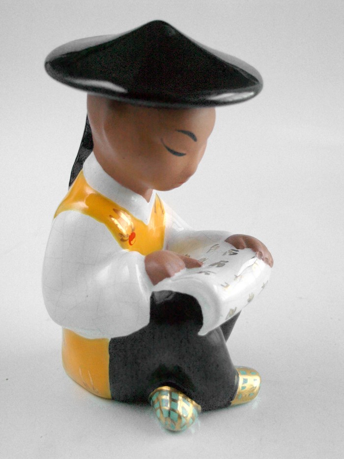 Chinese Figur lesend Austria Charli Bauer Gmundner Keramik alt