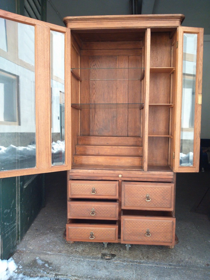 Schrank mit Geheimfach