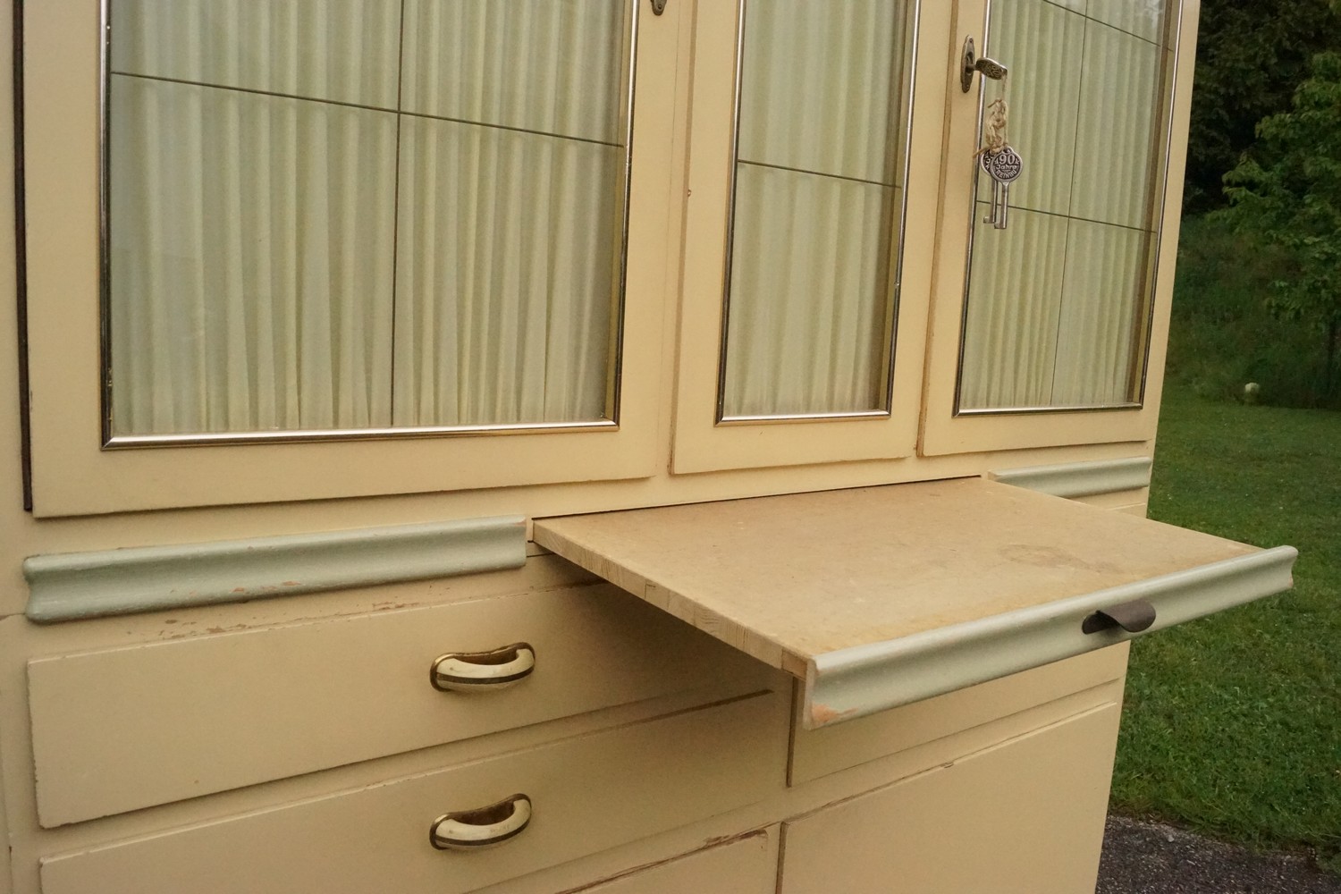 Küchenschrank Vitrine ausziehbar Vintage