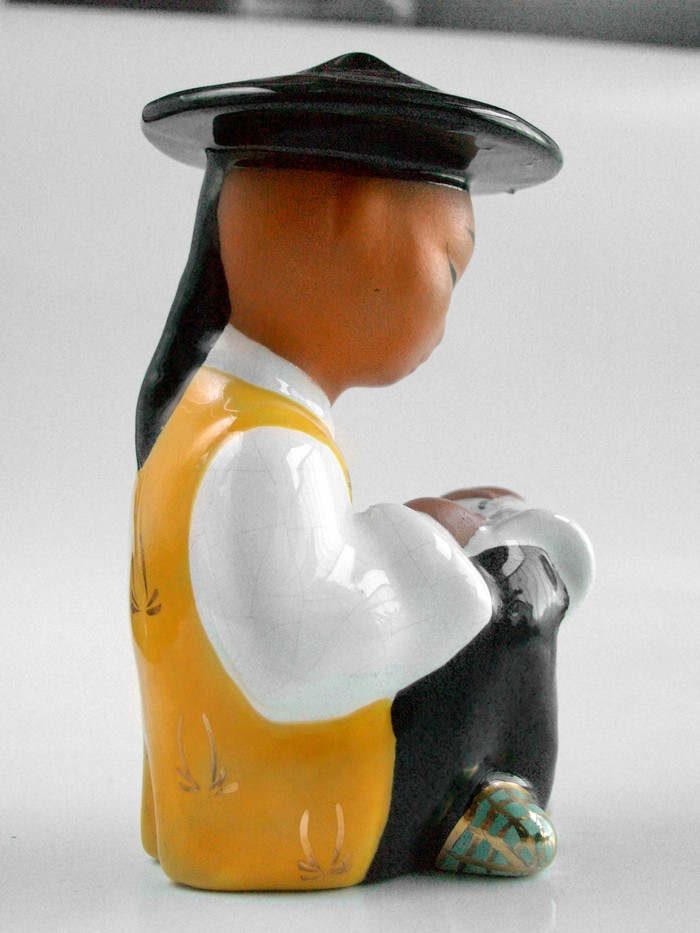 Chinese Figur lesend Austria Charli Bauer Gmundner Keramik alt