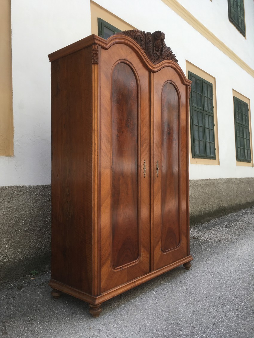 Kleiderschrank antik