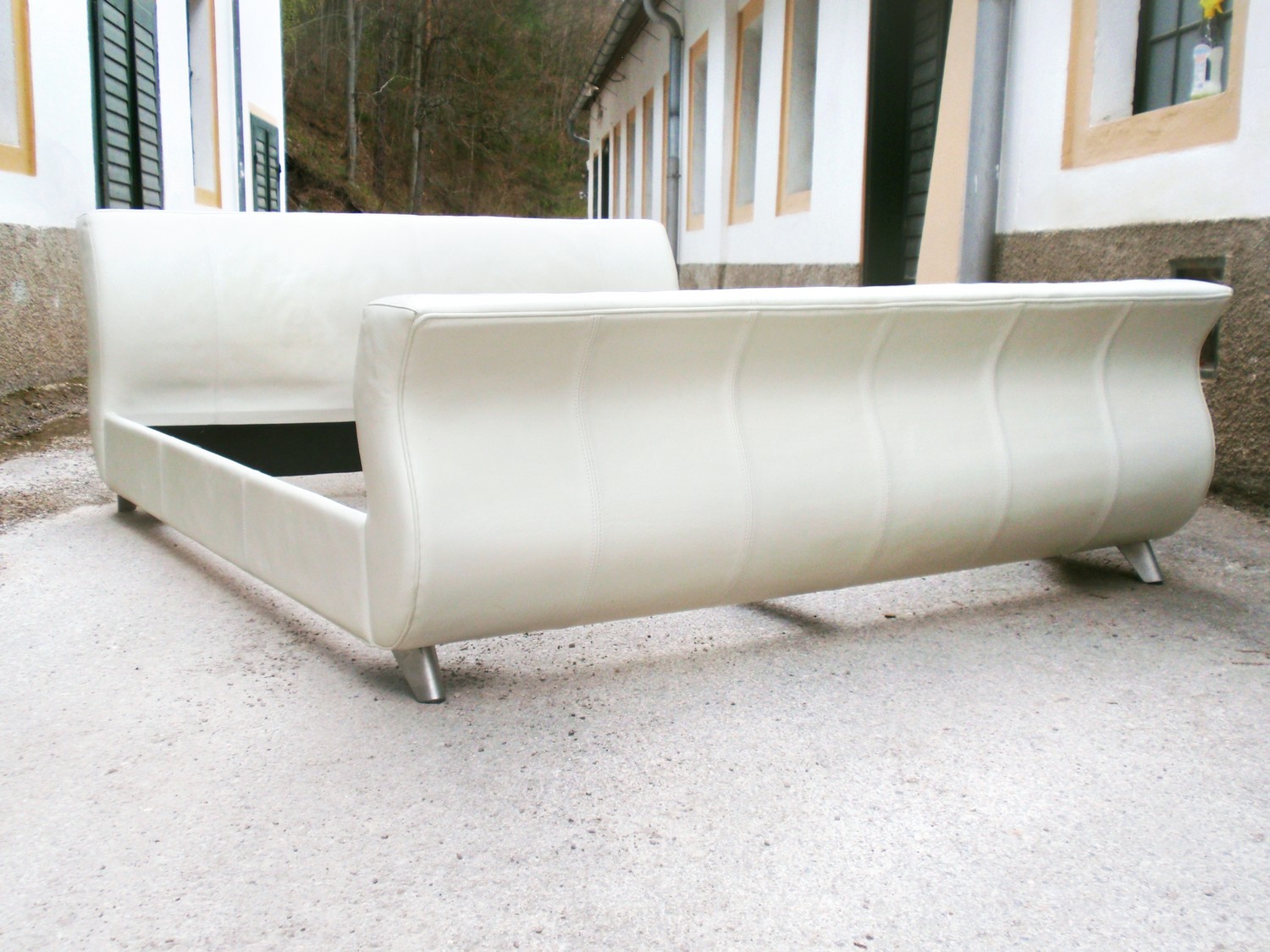 Bretz Bett Leder weiß creme Moon hoches Betthaupt Doppelbett 200x180
