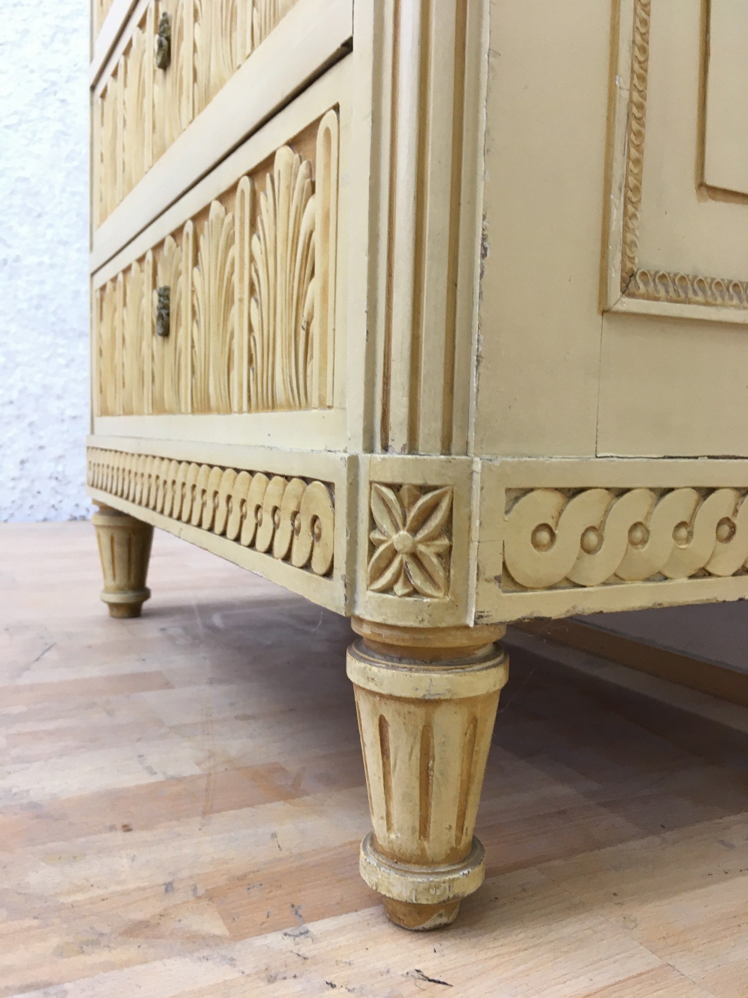 Art Deco Vertiko Laden