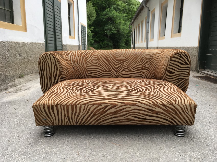 Bretz Chill Loveseat