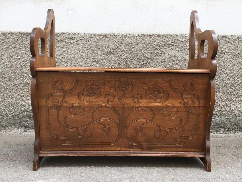 Truhe Jugendstil beschnitzt