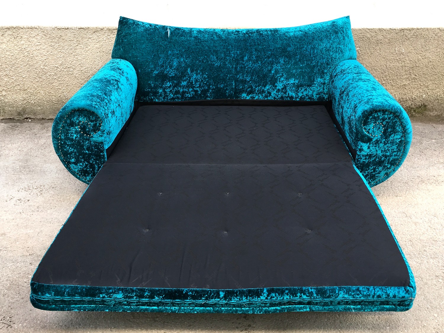 Bretz Sofa Gaudi ausziehbares Bettsofa Schlafsofa Schimmersamt türkis blau silber Designermöbel