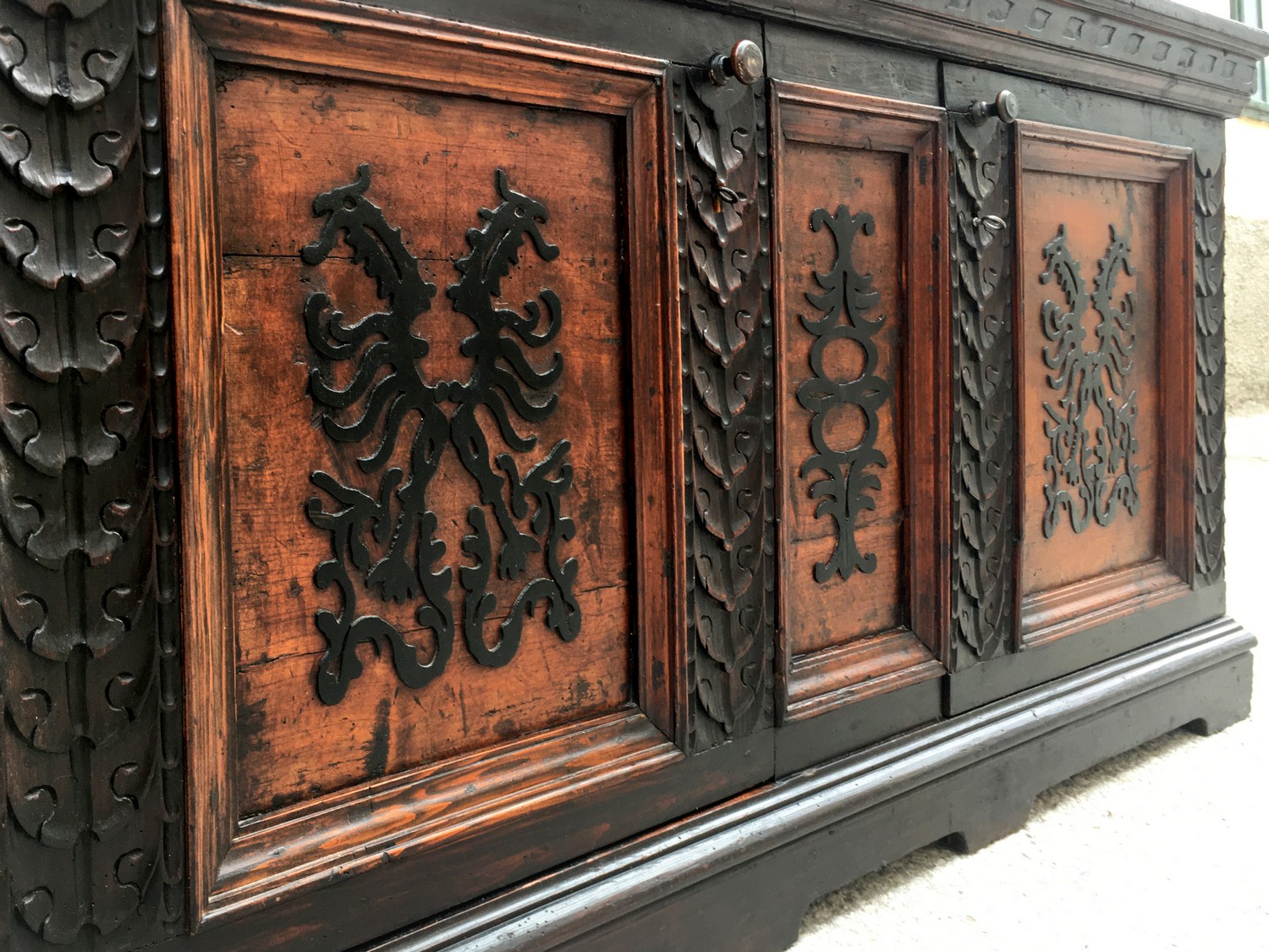 Herrschaftliche Truhe Kommode antik Zirbe massiv ca. 1700 - 1750 restauriert