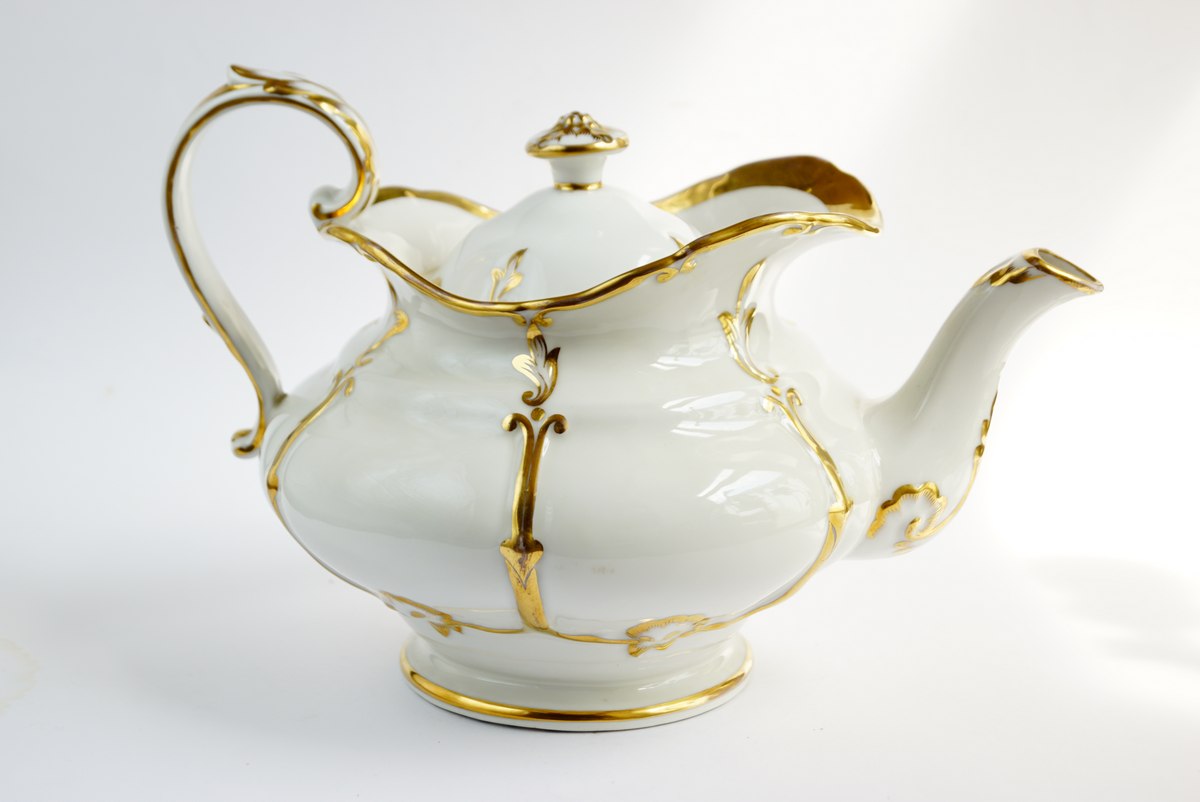 Antikes Geschirr Biedermeier Goldrand Nahaufnahme