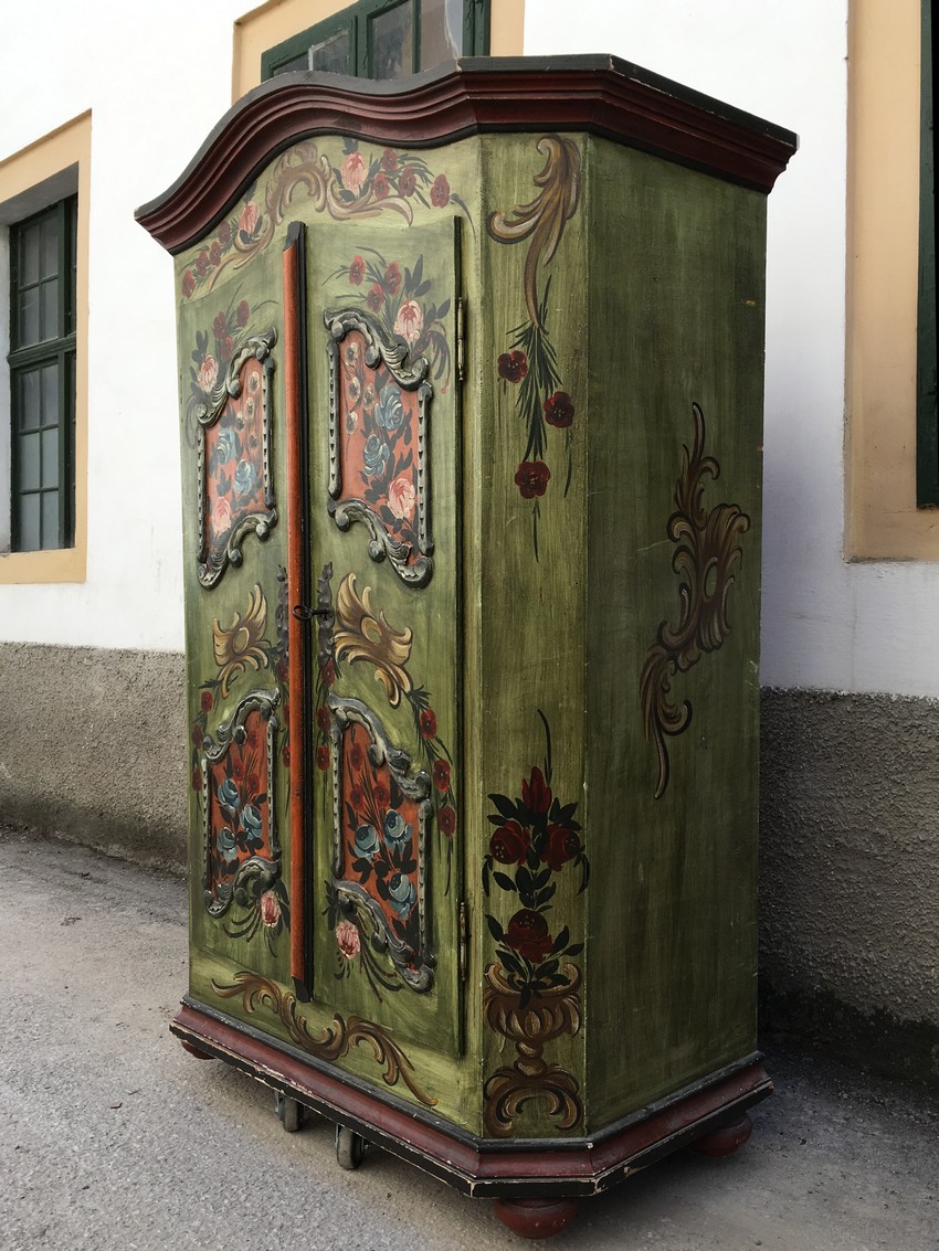 Bauernschrank Landhaus Möbel grün wunderschöner Kleiderschrank