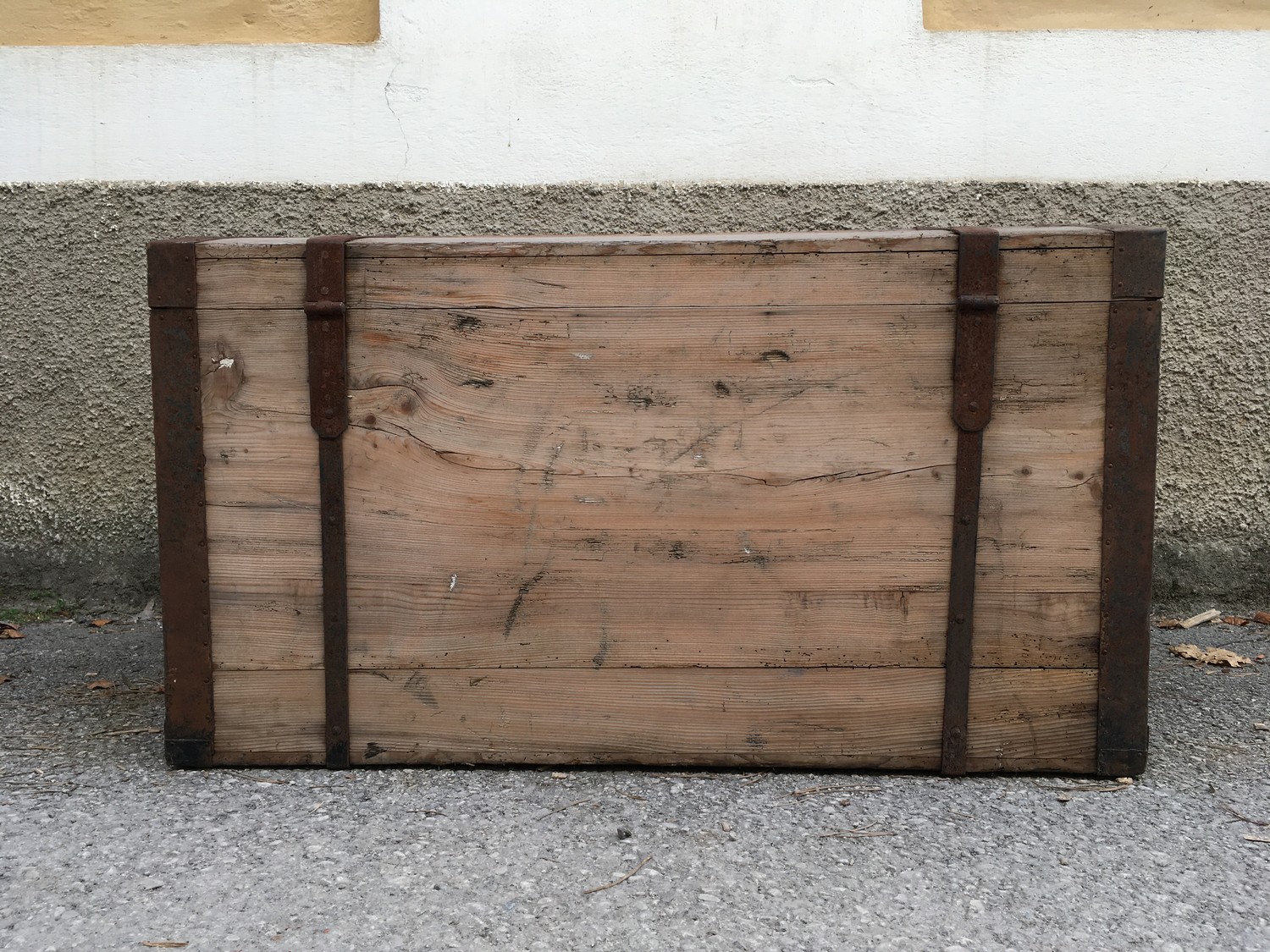 Truhe Bauerntruhe antik Weichholz Schatzkiste Transportkiste Eisenbeschläge