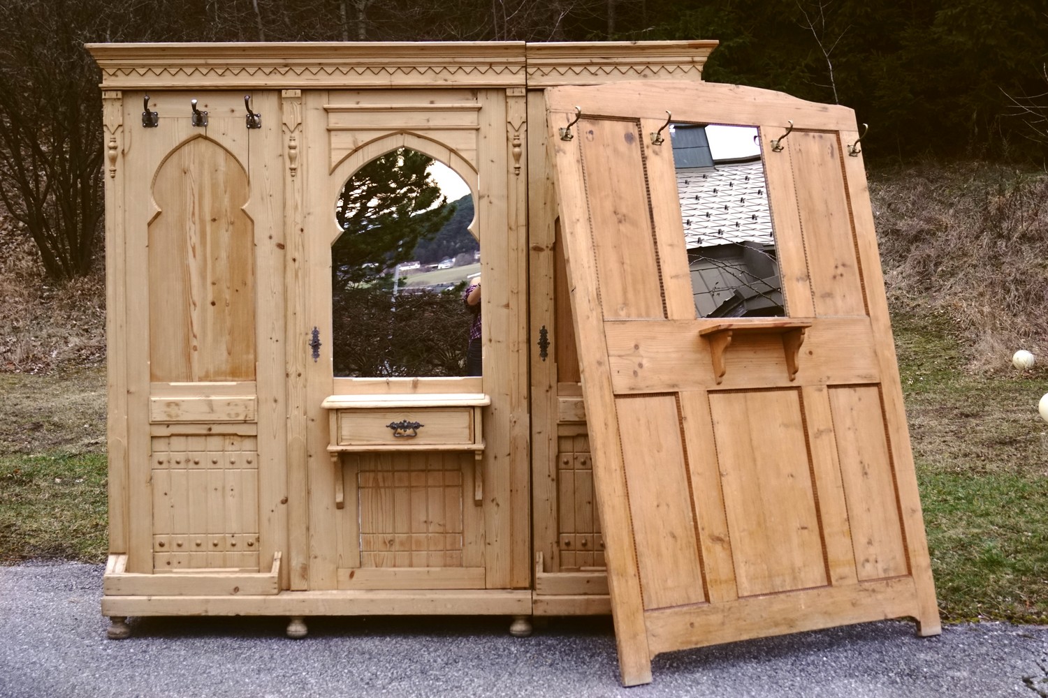 Garderobenwand antik