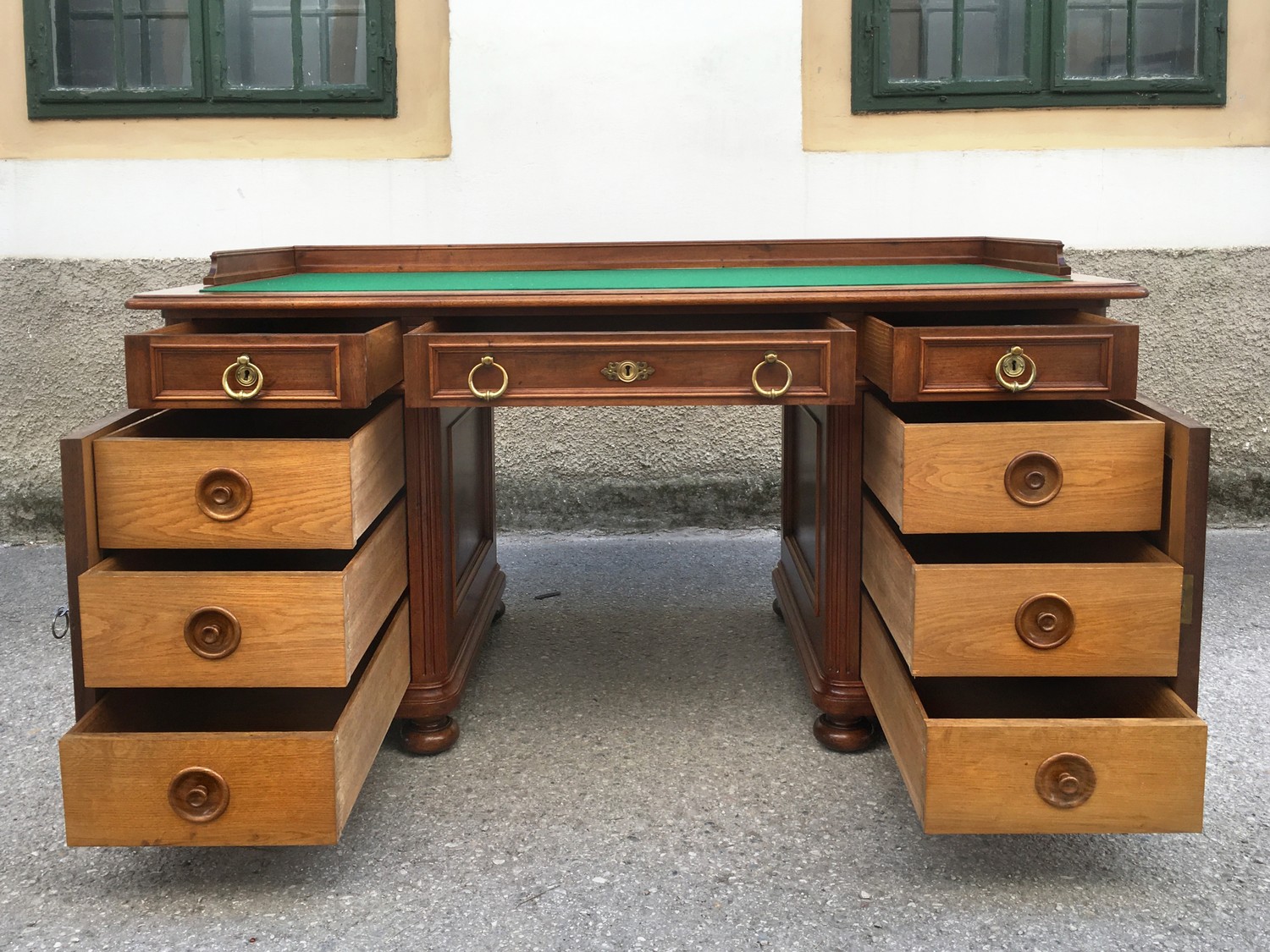 Schreibtisch Historismus antik restauriert groß Freisteher Herrenschreibtisch