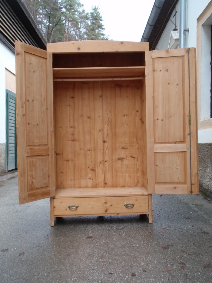 Kleiderschrank Landhausstil