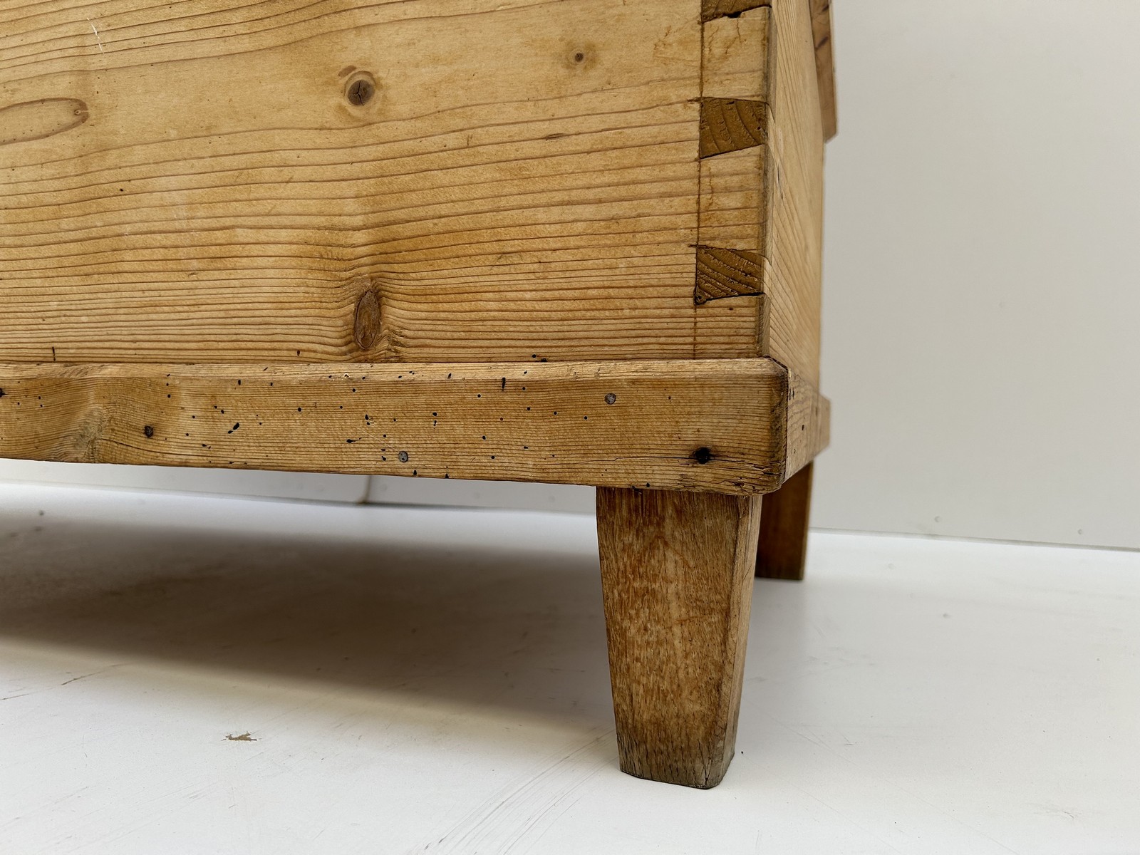 Antiker Bauernschrank Weichholz Kleiderschrank 1-türig