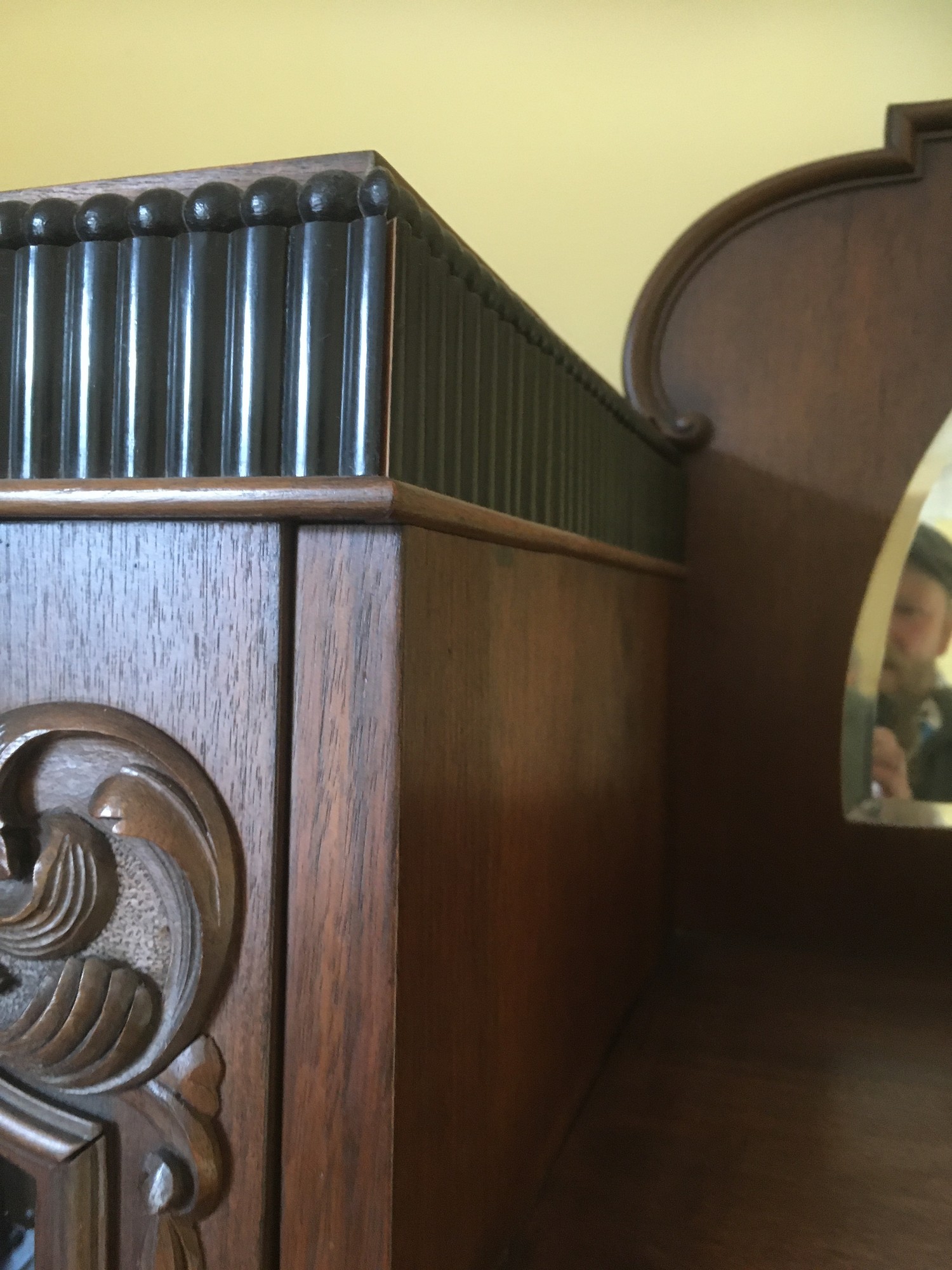 Geschirrschrank antik Vitrine Kredenz Vollholz SChrank Spiegel beschnitzt