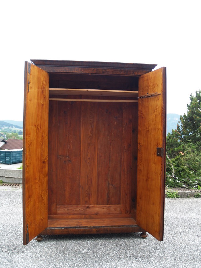 Kleiderschrank antik